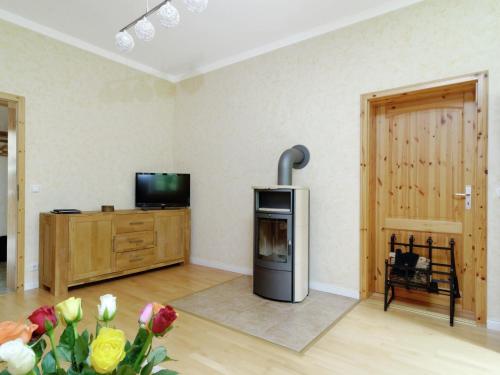 TV a/nebo společenská místnost v ubytování Forest Retreat Near Berlin