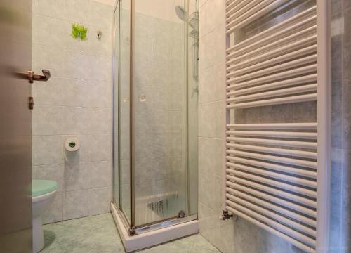 a shower with a glass door in a bathroom at 5 minuti da Linate, Deluxe vicino al centro in Milan