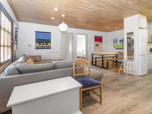 Kuchyň nebo kuchyňský kout v ubytování Holiday Home Saariseläntie 8 e 11 by Interhome