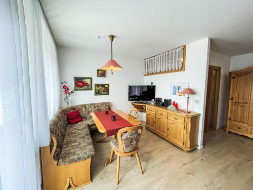 Μια τηλεόραση ή/και κέντρο ψυχαγωγίας στο Apartment Schwarzwaldblick-26 by Interhome