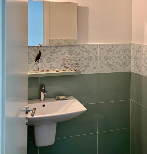 Un baño de Ktima Bird Paradise