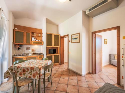 Kuchyň nebo kuchyňský kout v ubytování Apartment La Rocca-2 by Interhome
