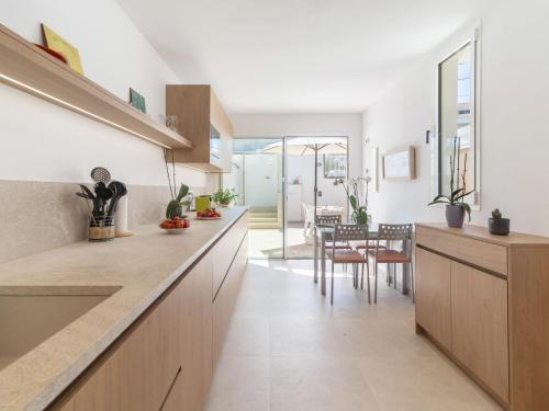 Η κουζίνα ή μικρή κουζίνα στο Holiday Home Es Clot by Interhome