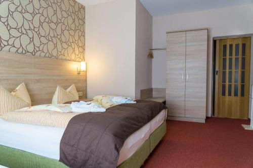 a bedroom with a large bed in a room at Hotel zur Post in Wurzen in Wurzen