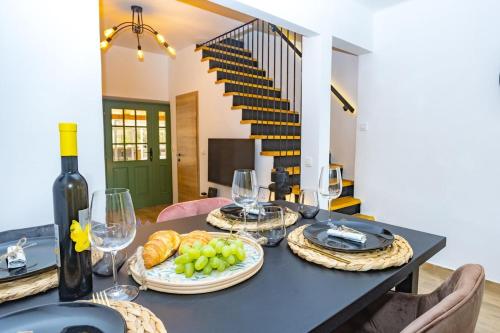 Gambar di galeri bagi House Dominik-with pool and jacuzzi near Rovinj di Kanfanar