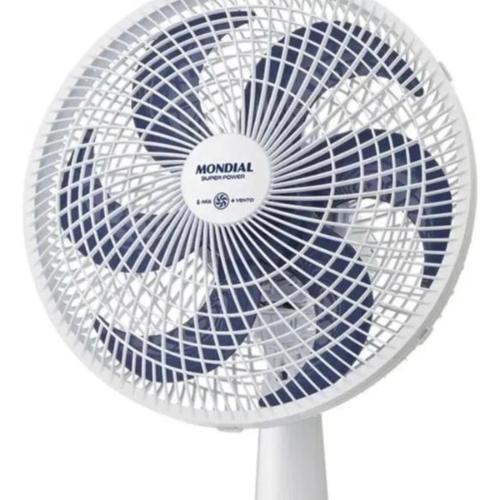 a white fan on top of a white pole at Morada Felicitá in Pato Branco