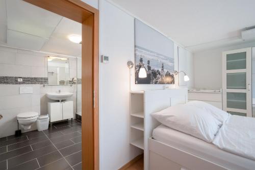 Ένα μπάνιο στο ERL12 Ferienhaus Niendorf Ostsee