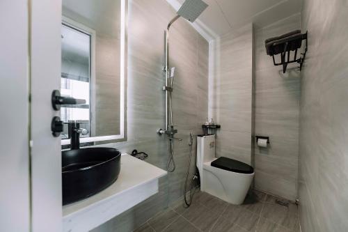 Ένα μπάνιο στο Cat Ba Nam Phong Hotel