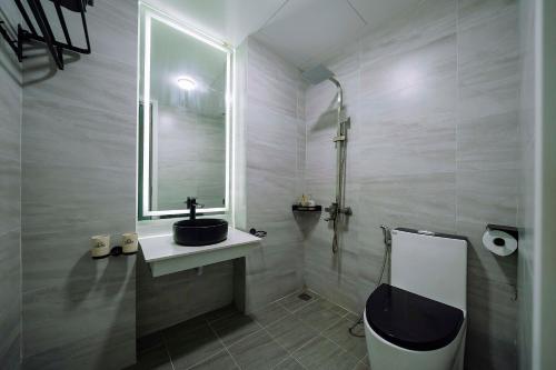 Ένα μπάνιο στο Cat Ba Nam Phong Hotel