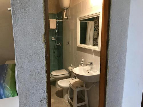 Ένα μπάνιο στο Rocca Sul Mare Hotel