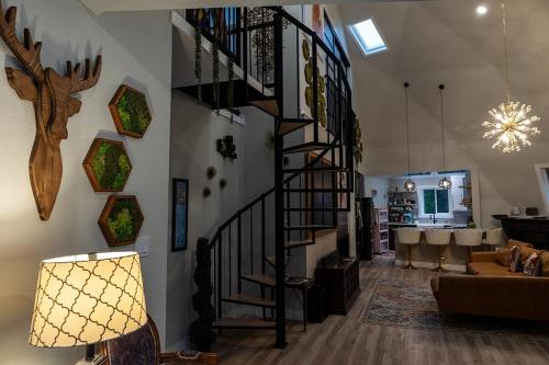 Gambar di galeri bagi River Dome - a Mid Century Oasis - Dynamite Views di Bailey