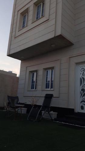 Gambar di galeri bagi فيلا بغرفة نوم ومجلس ومسطح اخضر di Al Khobar