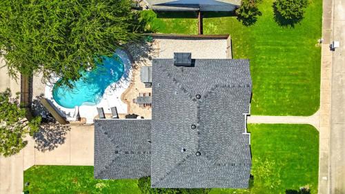 Gallery image of 5-BR Retreat - Backyard Pool Oasis Cinema & Games in DeSoto