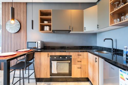 a kitchen with wooden cabinets and a counter top at Résidence Cerezo in Maarif