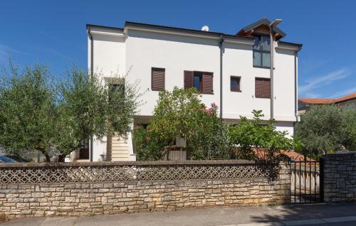Cozy Apartment In Porec With Wifi