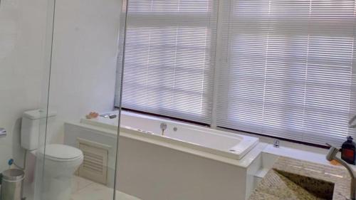 Bilik mandi di HOTEL KAMPÔ Suítes