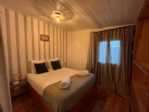 Postel nebo postele na pokoji v ubytování chalet proche des plages