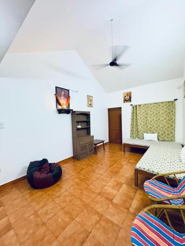 a living room with a couch and a tv at Tony apartment baga in Baga