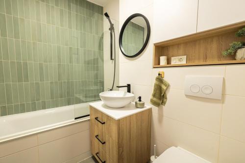 Ένα μπάνιο στο Modern, ultra central flat