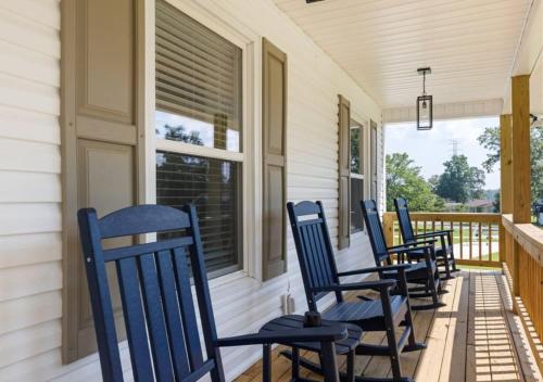 Μπαλκόνι ή βεράντα στο Dockside Dreams Best Game and Movie Room at the Lake