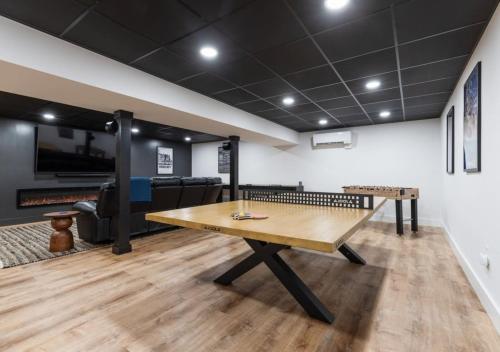 Φωτογραφία από το άλμπουμ του Dockside Dreams Best Game and Movie Room at the Lake σε Winchester