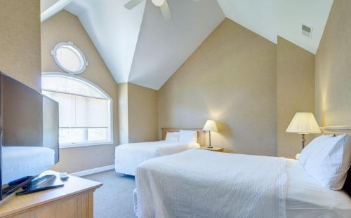 Ένα ή περισσότερα κρεβάτια σε δωμάτιο στο Pocono Mountain Villas by Exploria Resorts