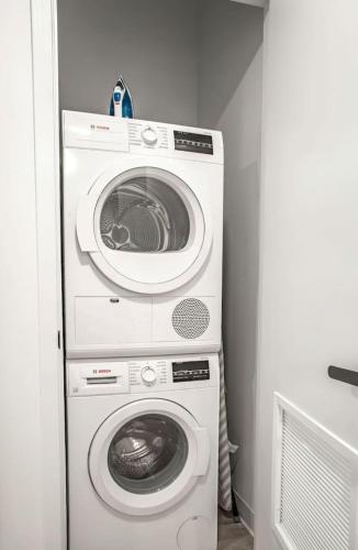 a washing machine and a washer in a room at Trendy Ybor Studio Free Parking Steps to DT in Tampa