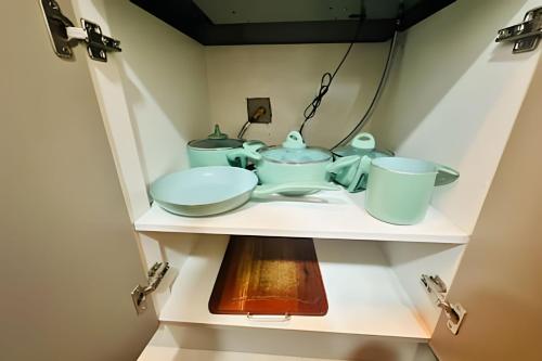 a cupboard with some dishes and a mirror at *Loft Refúgio Urbano | Estilo e Conforto. in Uberlândia
