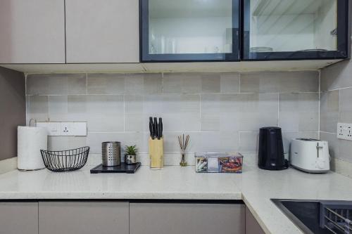 Una cocina o cocineta en Imperial Eminence