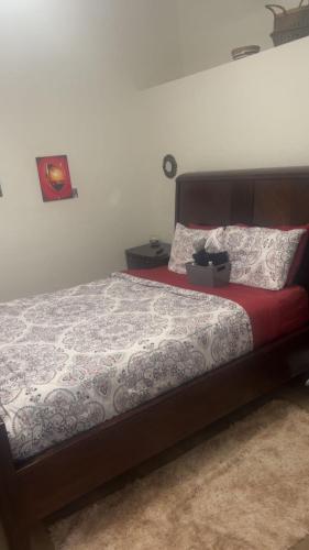 Letto o letti in una camera di Oasis Hm near Rancho Vista- Shared Hm