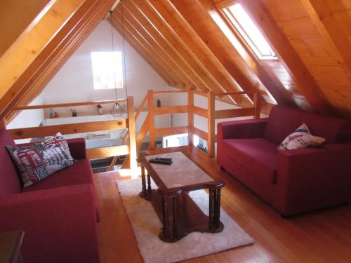 a living room with two couches and a table at Casa Formiga in Fajã da Ovelha