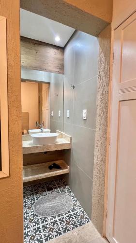a bathroom with a sink and a mirror at Hotel Rio in Guarujá