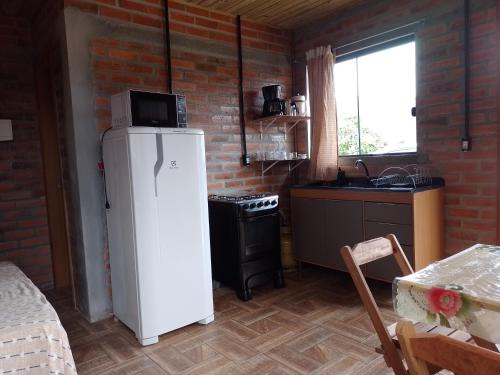 Dapur atau dapur kecil di Recanto do Kevinho
