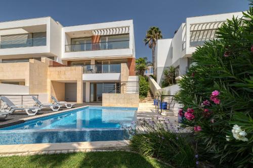 Som do Mar Luxury Ocean Front Villa, Prime Location!