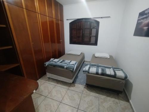 Кровать или кровати в номере Haja Luz Casa Pousada no Centro de Itaqua