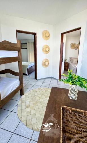 En eller flere senge i et værelse på Residencial Nosso Sonho - Aptos Completos 150m do Mar com Piscina