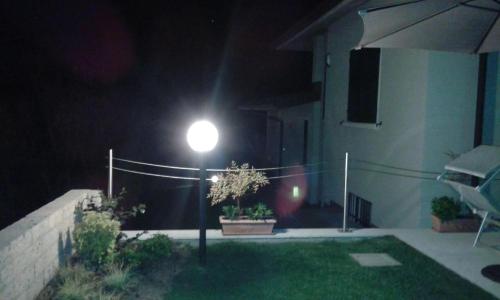 a street light in front of a house at night at Villa Panoramica in Pozzolengo