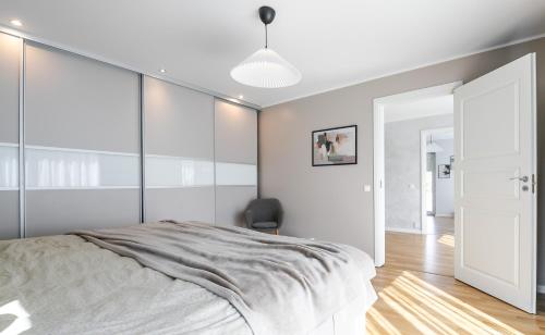Private holiday home near Pärnu and Lottemaaにあるベッド