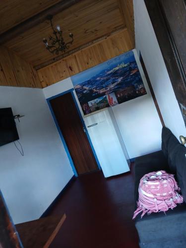 a living room with a couch and a wooden ceiling at Pousada Fuego in Ouro Preto