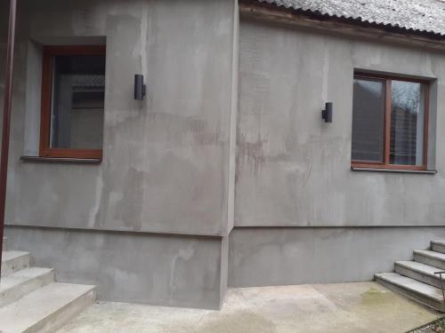Bangunan di mana terletaknya vila ini