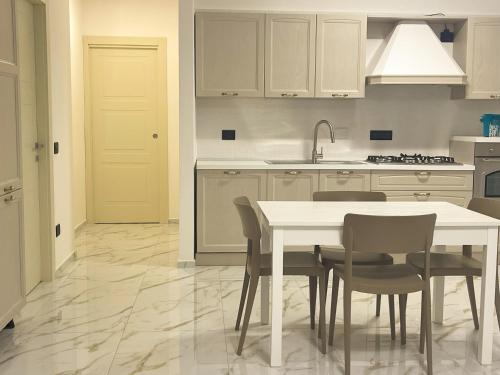 Una cocina o cocineta en Brain Palace Pagani