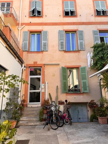 Bright, Central & Stylish 3 Min Walk to the Sea