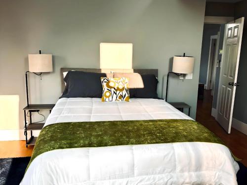 a bedroom with a large white bed with two lamps at Water Street Retreat in Chelan