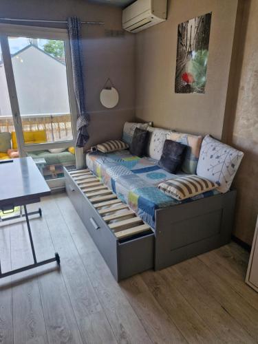 a bedroom with a bed and a table in it at Cosy & Charming logement moderne proche Paris in Arcueil