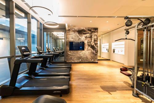 Fitness centrum a/nebo fitness zařízení v ubytování Spot Suites