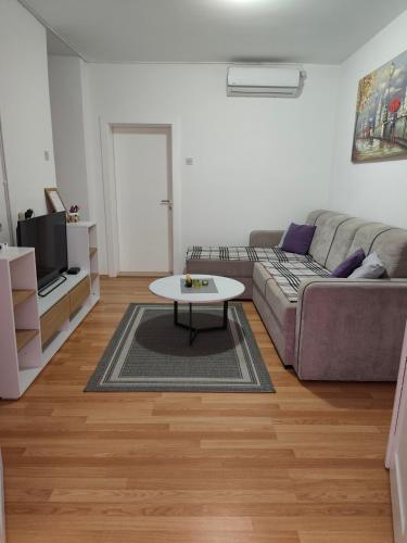 a living room with a couch and a table at Kuća JEKA in Vrnjačka Banja