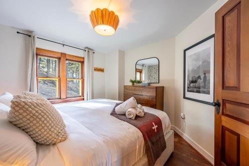 a bedroom with a large bed and a mirror at Chalet Haesler Sr - Edelweiss Village in Golden