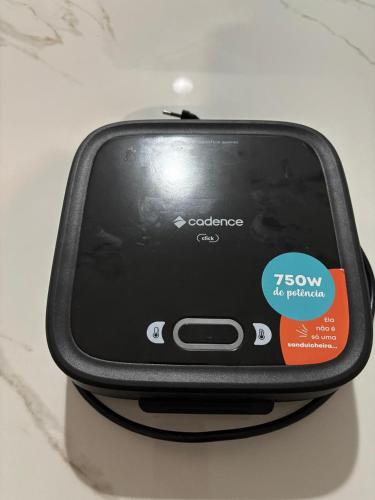 a close up of a cell phone sitting on a table at Unidades mobiliadas em condomínio in Lucas do Rio Verde