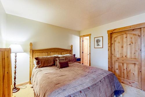 En eller flere senge i et værelse på Cozy Grove