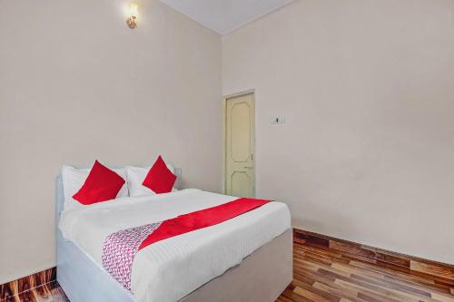 Hotel O Shree Balaji Lodgingにあるベッド